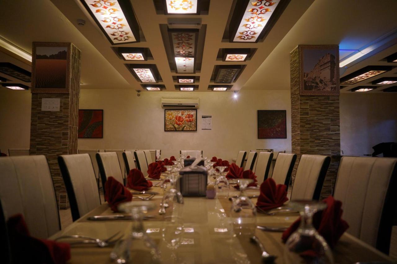 7 Wonders Hotel Wadi Musa Bagian luar foto